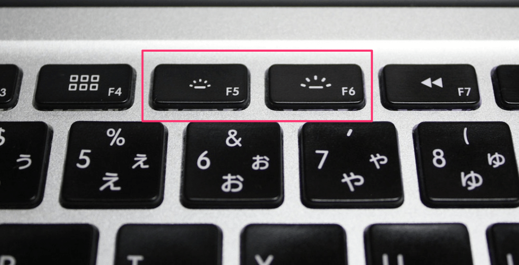 Mac キーボードのバックライトの明るさを調節する方法 Pc設定のカルマ